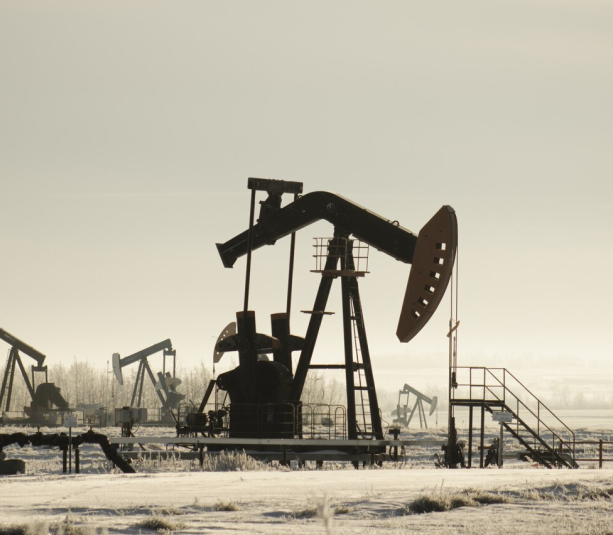 Real-time oil drilling data management